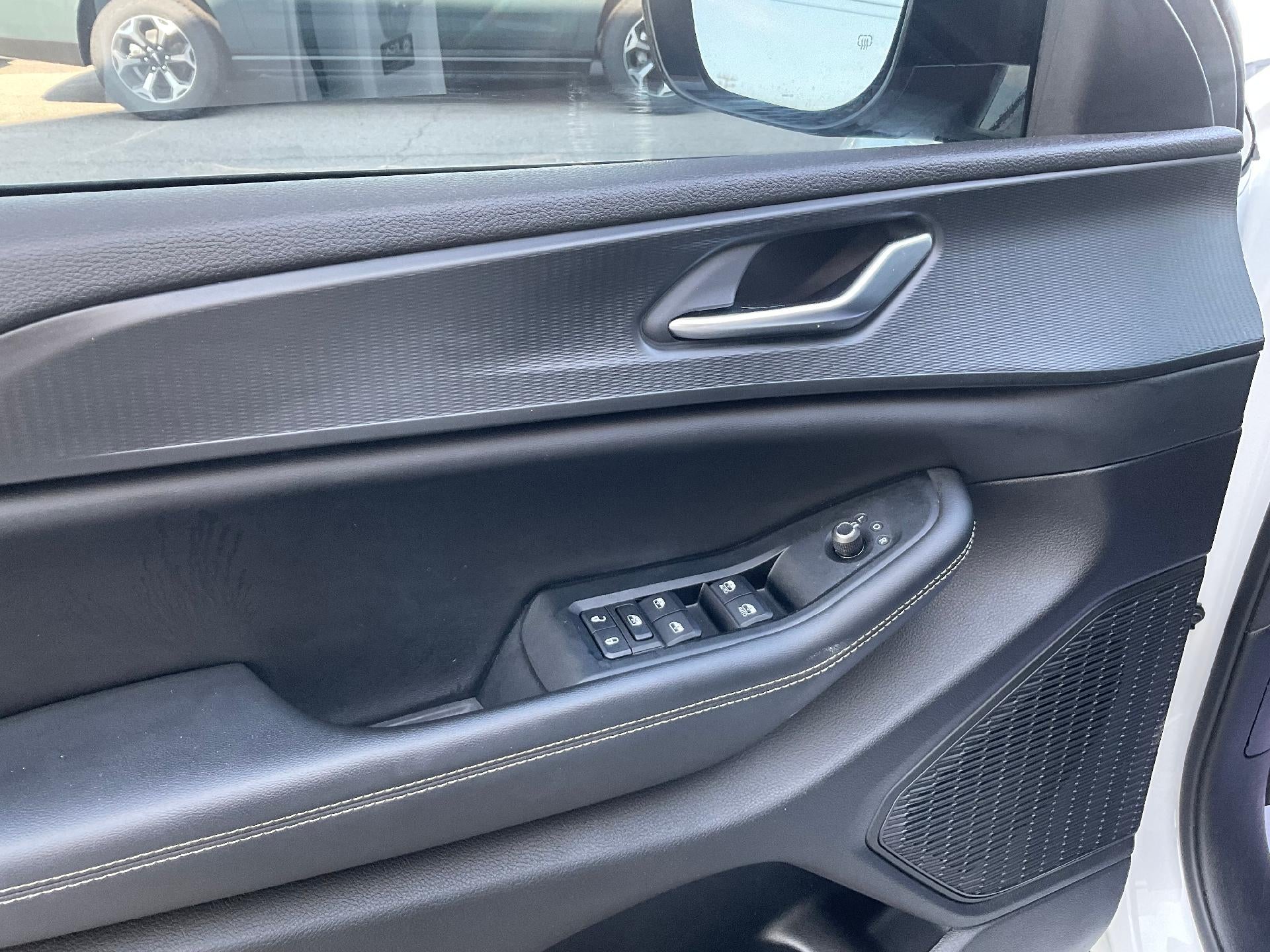 2023 Jeep Grand Cherokee L Base