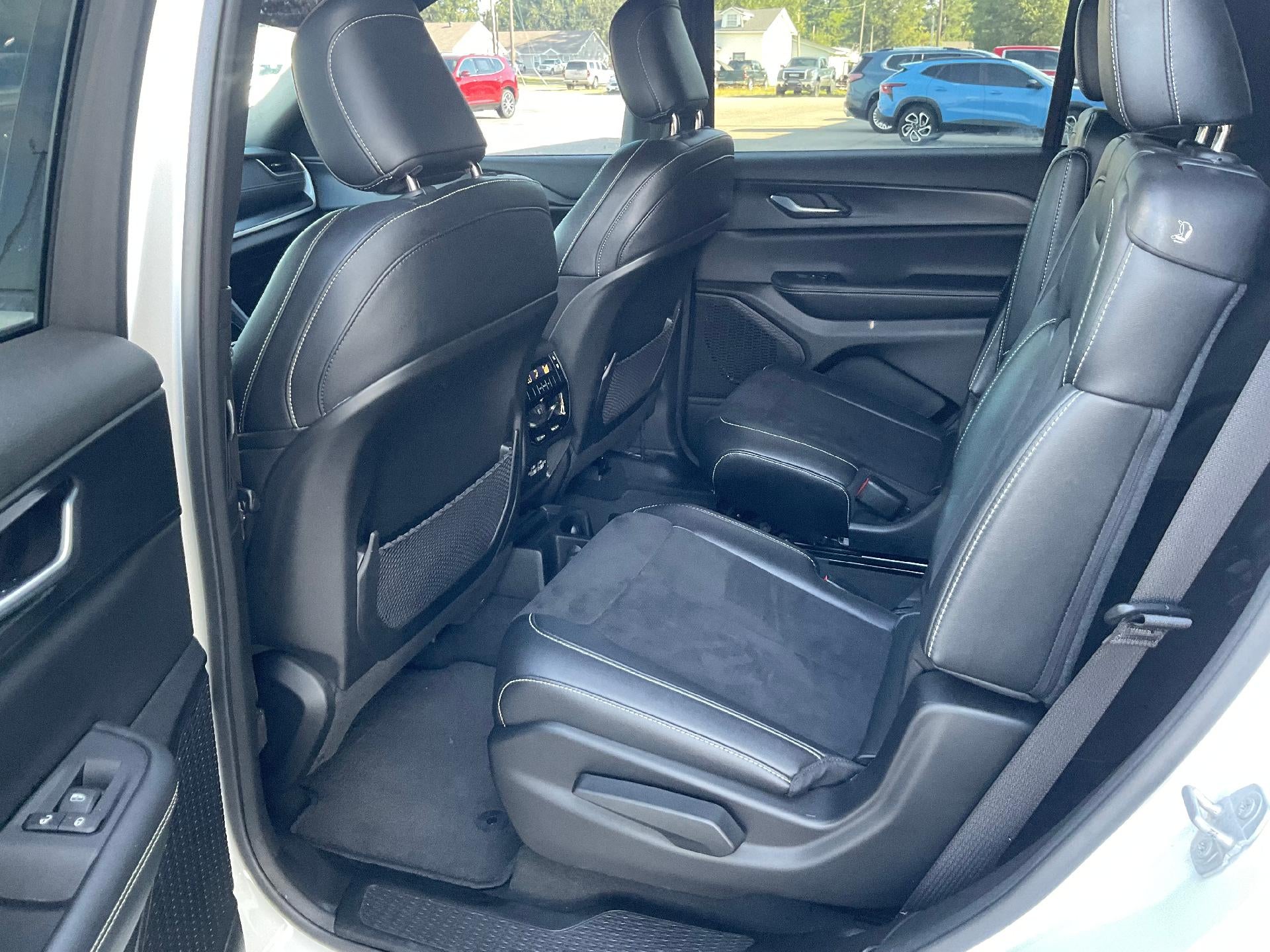 2023 Jeep Grand Cherokee L Base