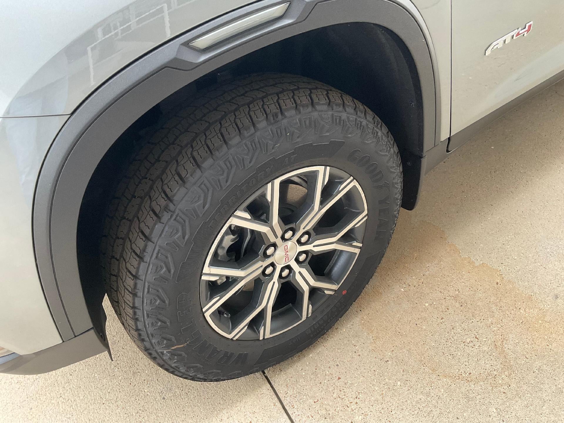 2026 GMC Acadia AT4