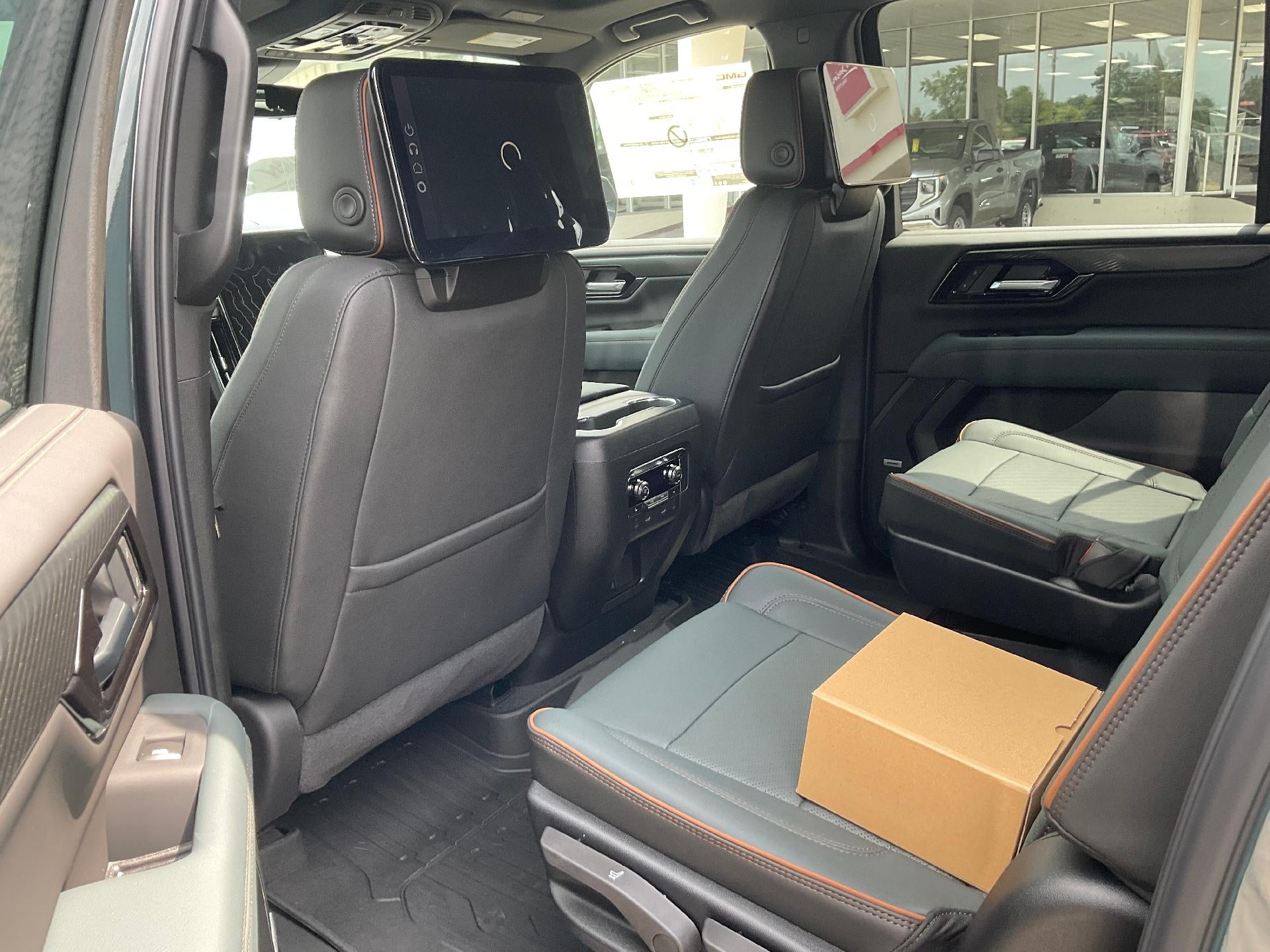 2026 GMC Yukon XL AT4 - Photo 9